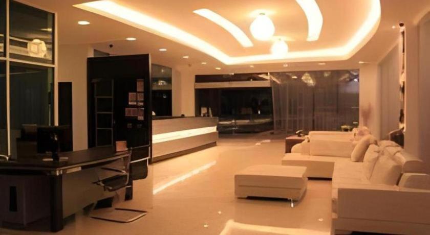 Kingston Hotel Kota Kinabalu Exteriör bild